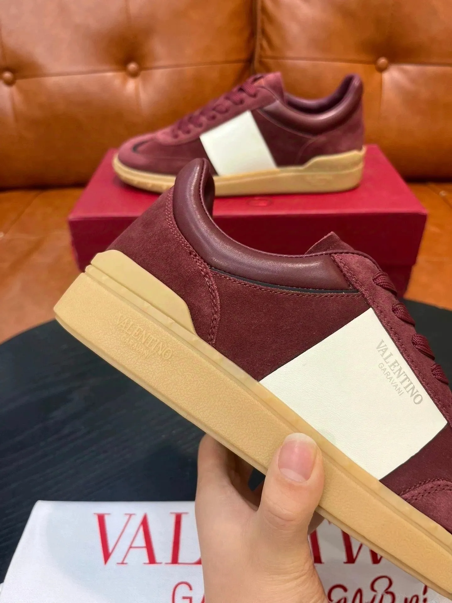 Factory price: 438💰VALENTINO GARAVANI U men's shoes💰VILLAGE couple's style👫low-top sneakers, screen printed VALENTINO GARAVANI LOGO embossed rivets decorated on the rubber soles on the tongue. Stylish and good-looking🤩. Comfortable and stylish on the feet, full of fashion🫢. size: 38-44 (men’s size 38.45 is non-refundable)